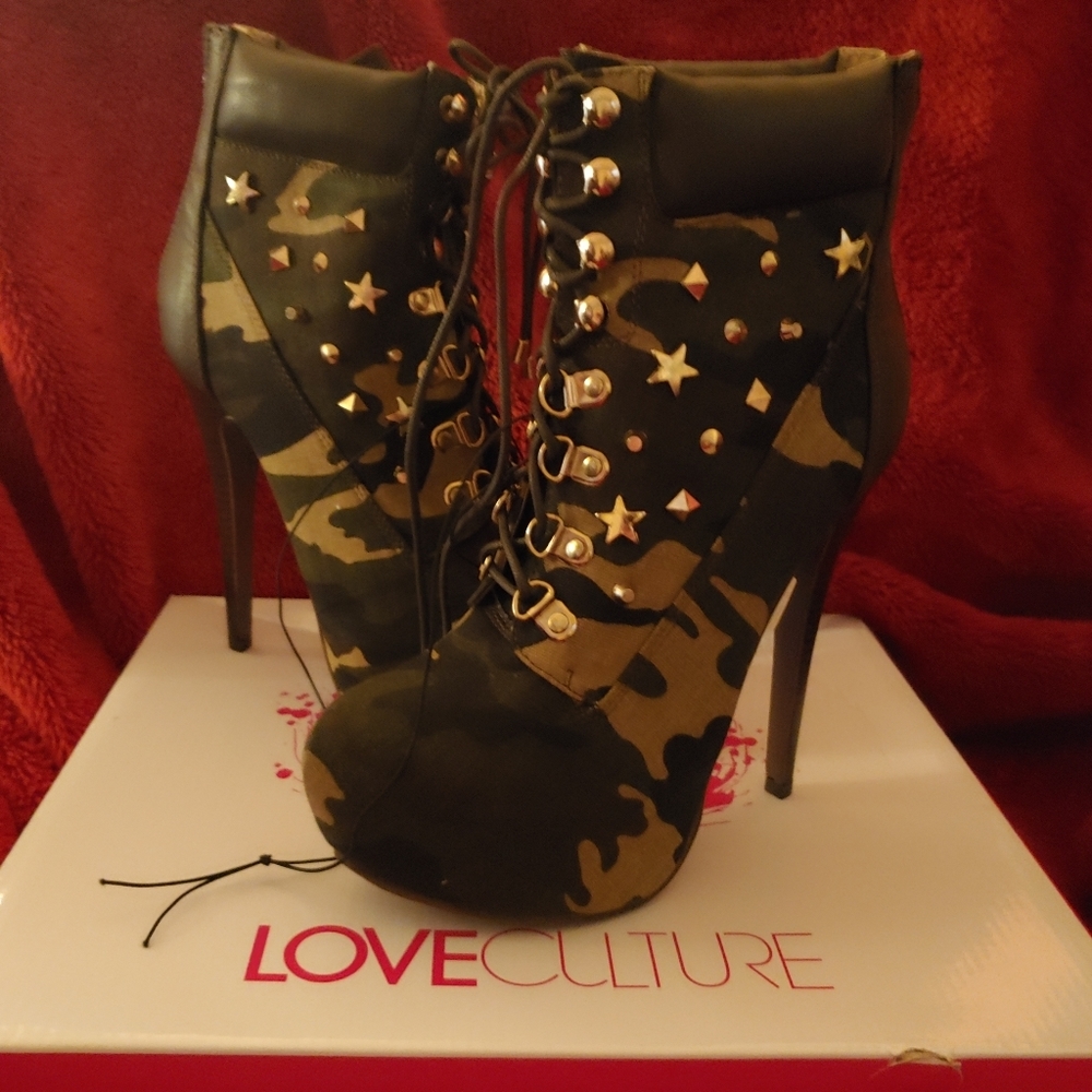 Love Culture Camo platform lace up stiletto bootie